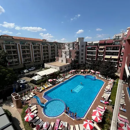 Admiral Plaza Colorful Apartment *