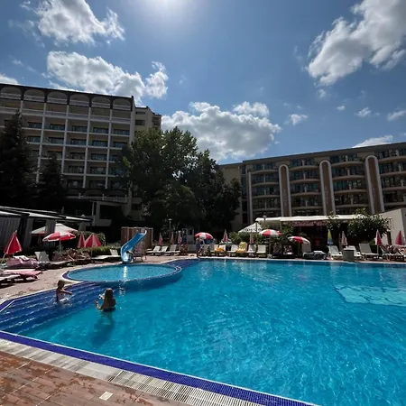 Admiral Plaza Colorful Apartment